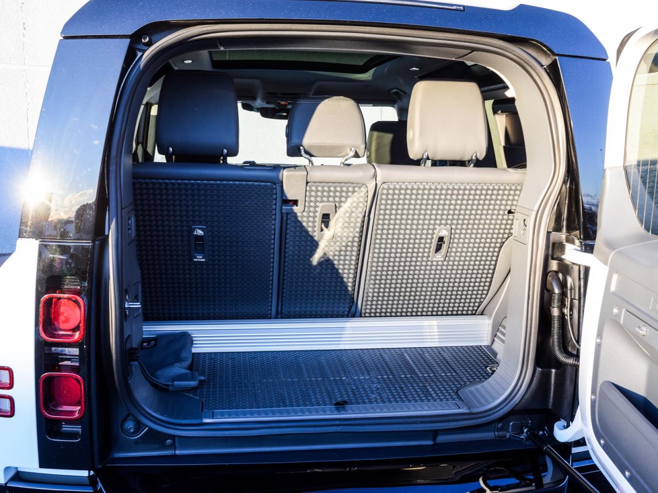 2023 Land Rover Defender X-Dynamic SE Photo