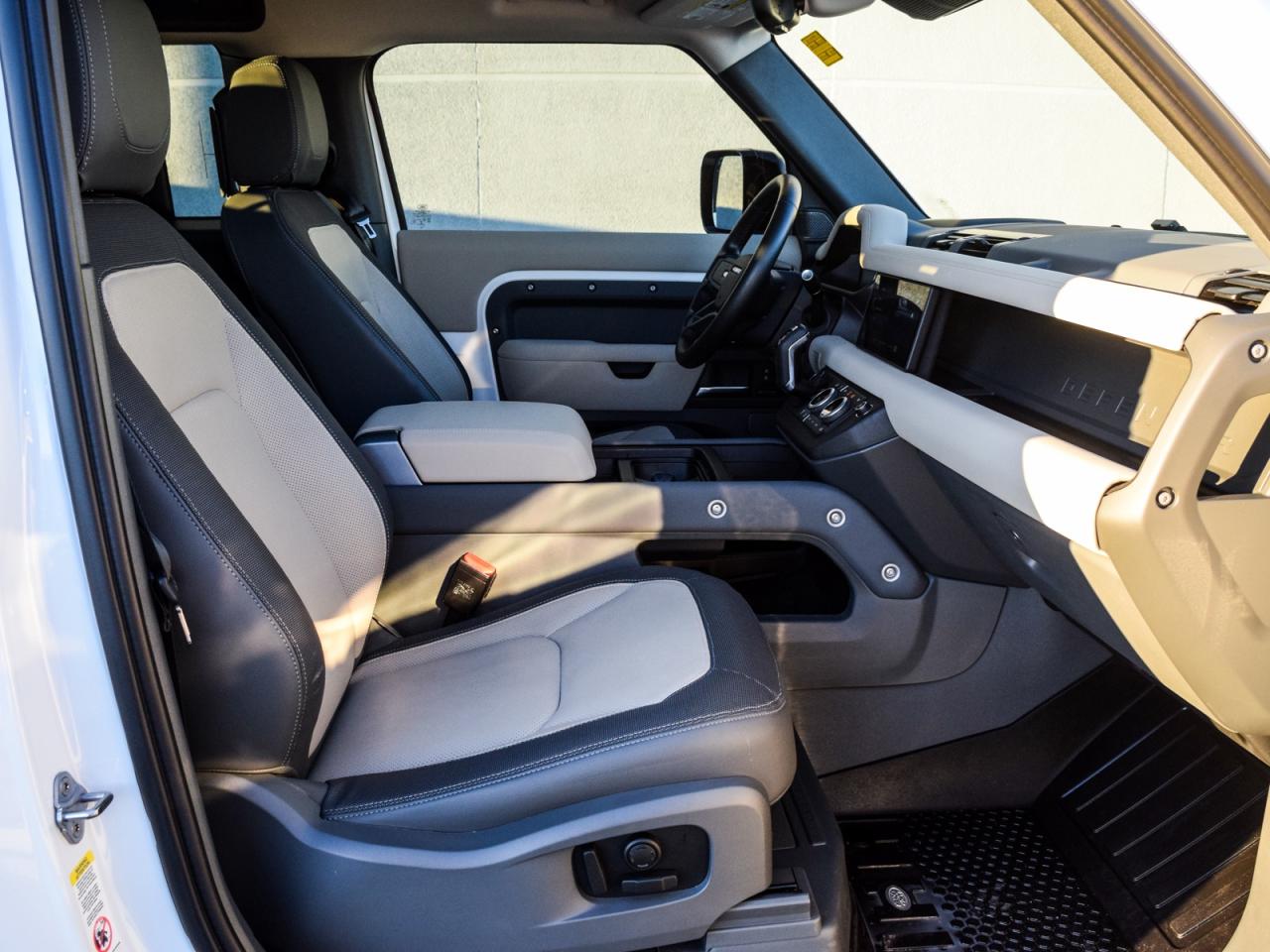 2023 Land Rover Defender X-Dynamic SE Photo