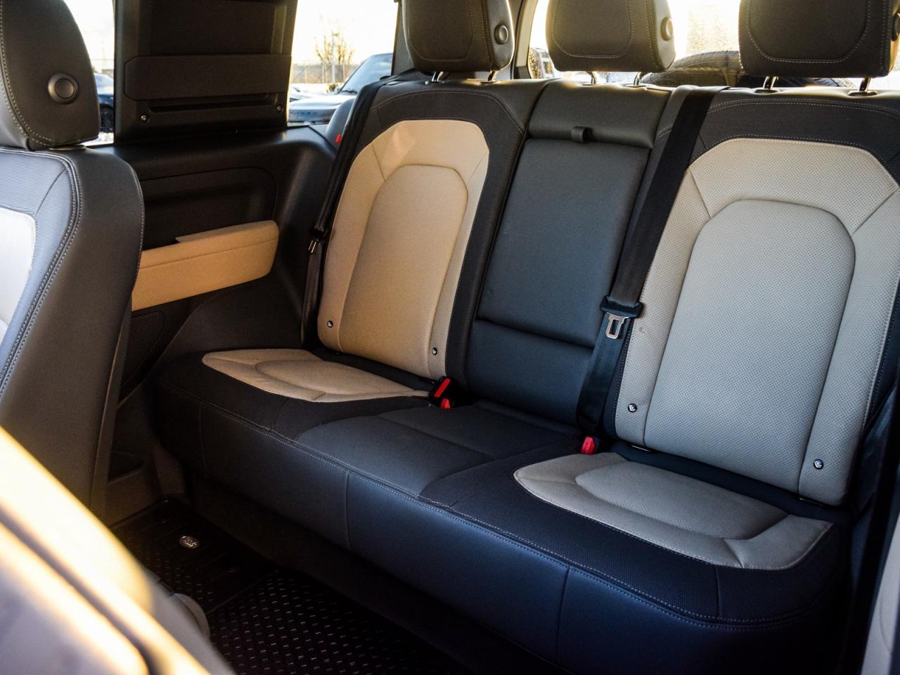 2023 Land Rover Defender X-Dynamic SE Photo