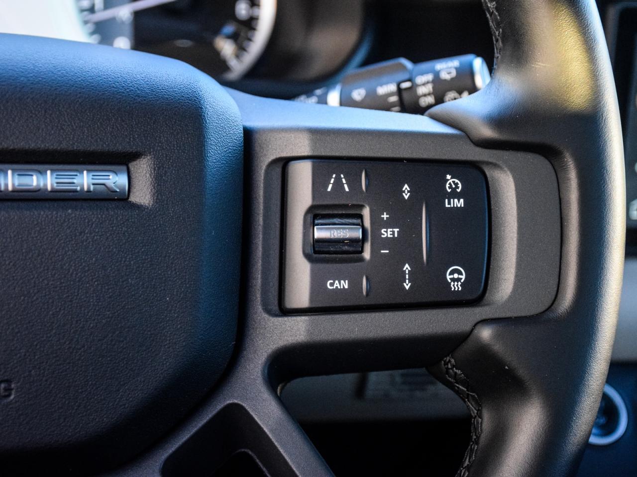 2023 Land Rover Defender X-Dynamic SE Photo