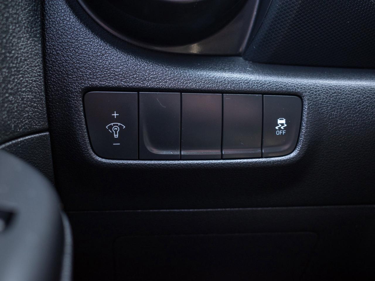 2018 Hyundai KONA Essential- 7.0 Touchscreen Photo