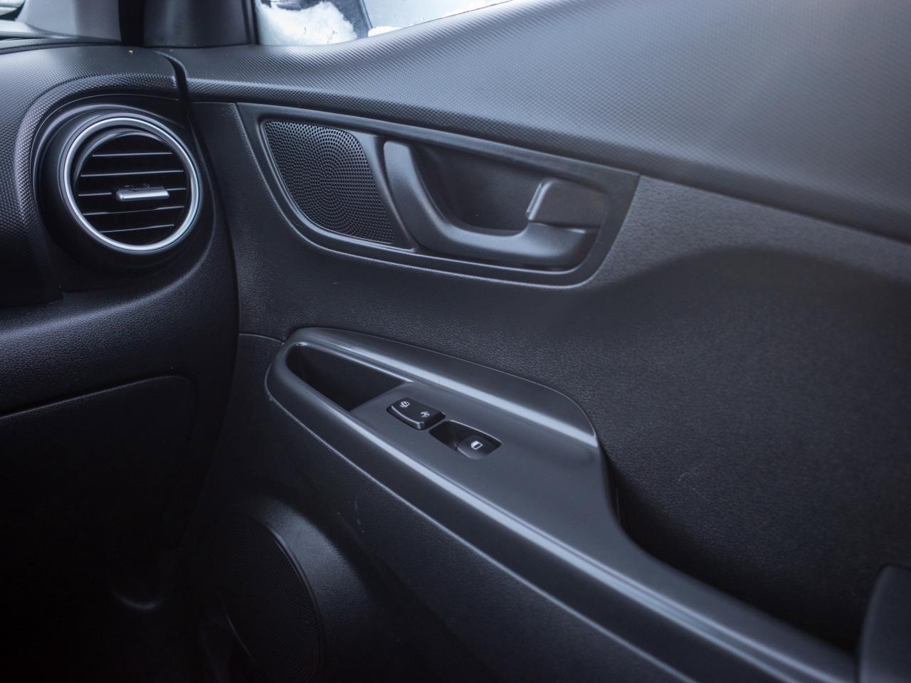 2018 Hyundai KONA Essential- 7.0 Touchscreen Photo