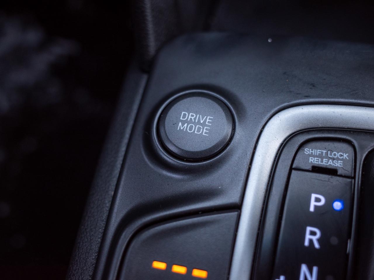 2018 Hyundai KONA Essential- 7.0 Touchscreen Photo