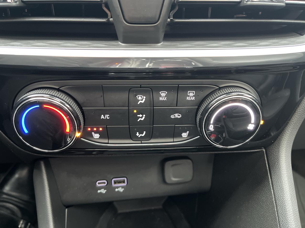 2024 Buick Encore GX Sport Touring AWD *SUNROOF *LTHR *CLEAN CARFAX Photo