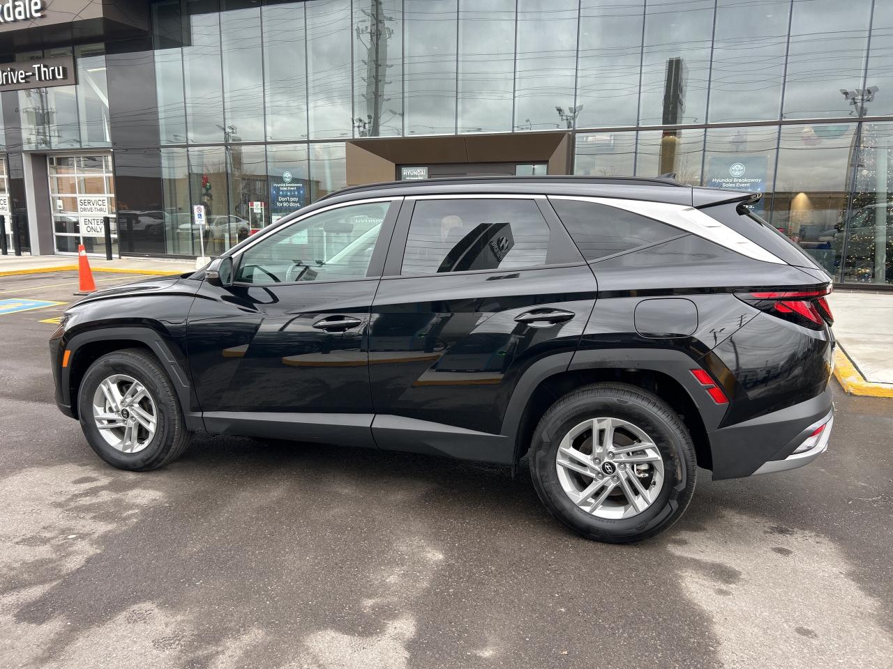 2025 Hyundai Tucson Preferred AWD   Starting from 4.49% OAC Photo