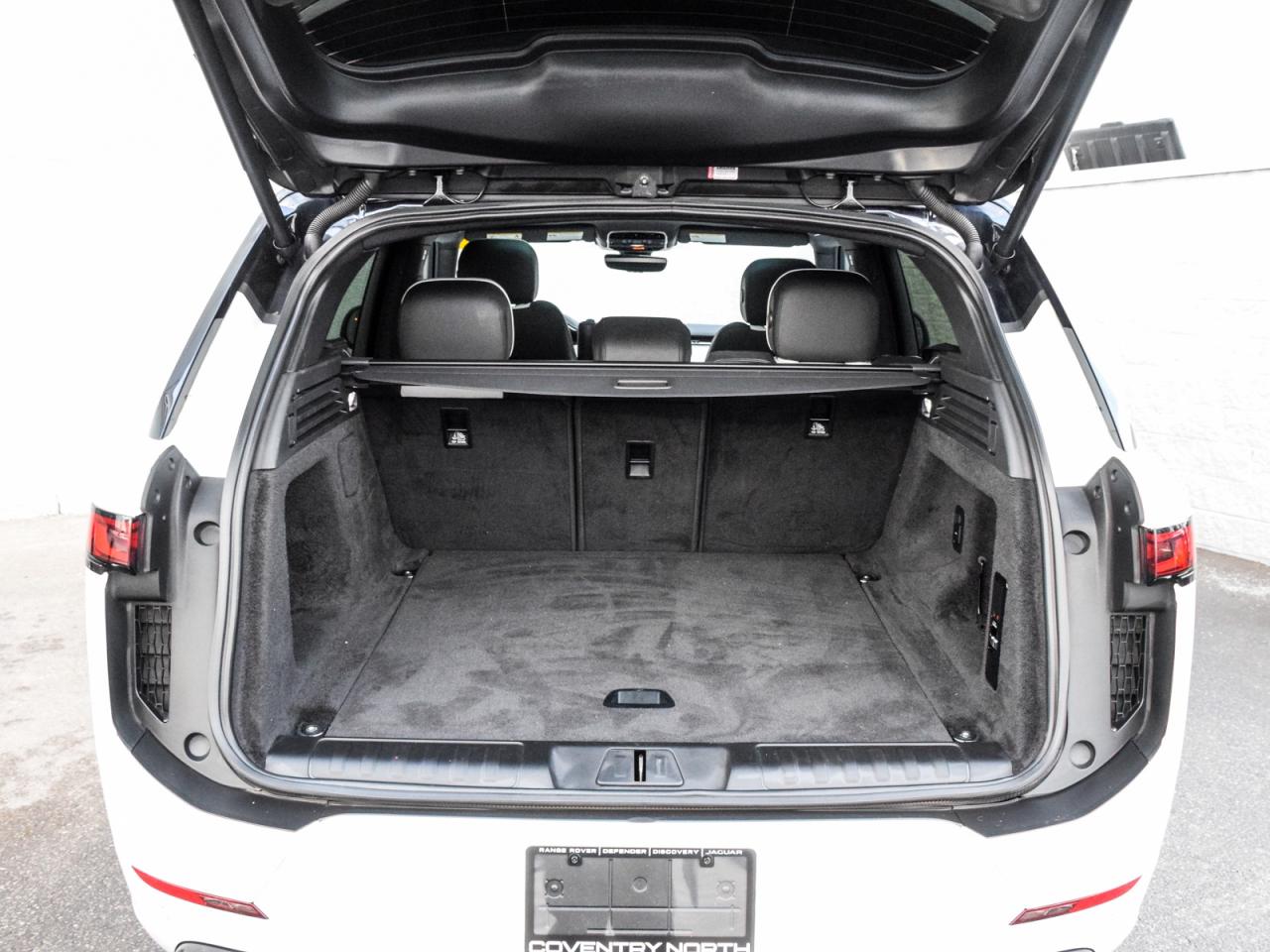 2023 Land Rover Range Rover Sport ULTRA LOW KM's WHITE ON WHITE MERIDIAN SOUND Photo