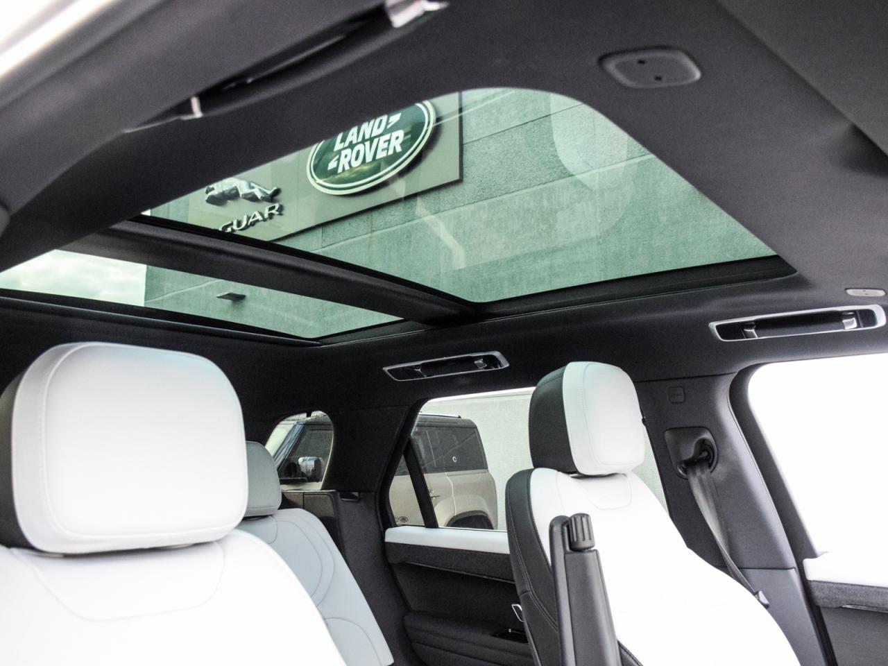 2023 Land Rover Range Rover Sport ULTRA LOW KM's WHITE ON WHITE MERIDIAN SOUND Photo