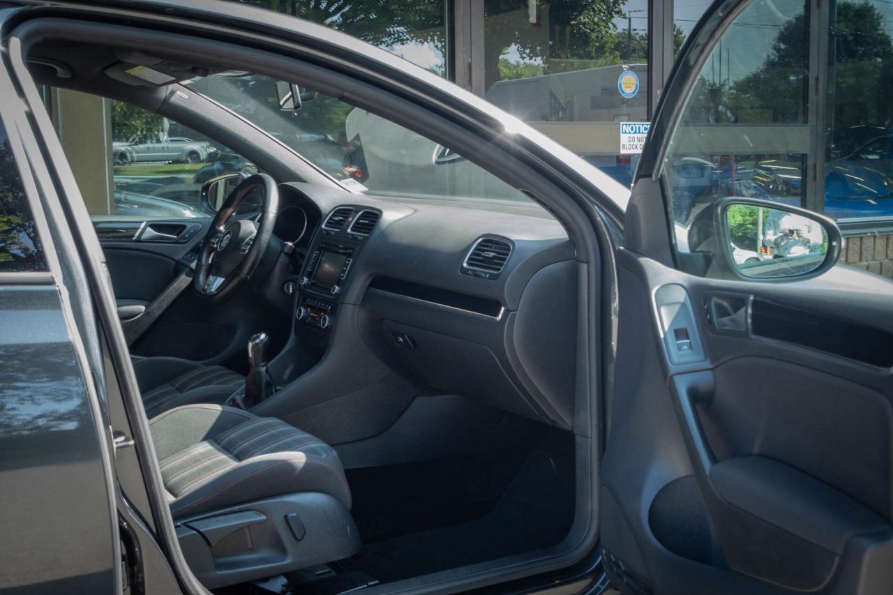 2011 Volkswagen GTI 2.0T Photo