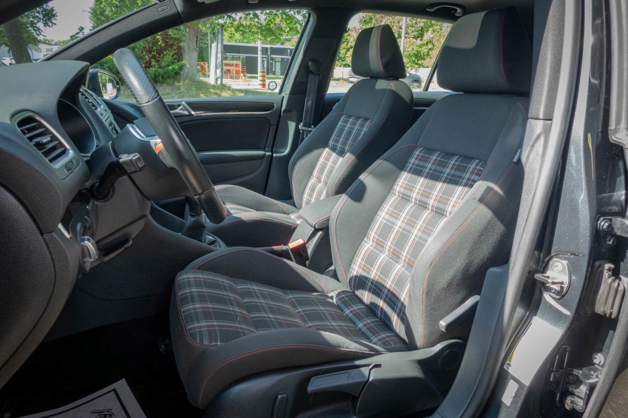 2011 Volkswagen GTI 2.0T Photo