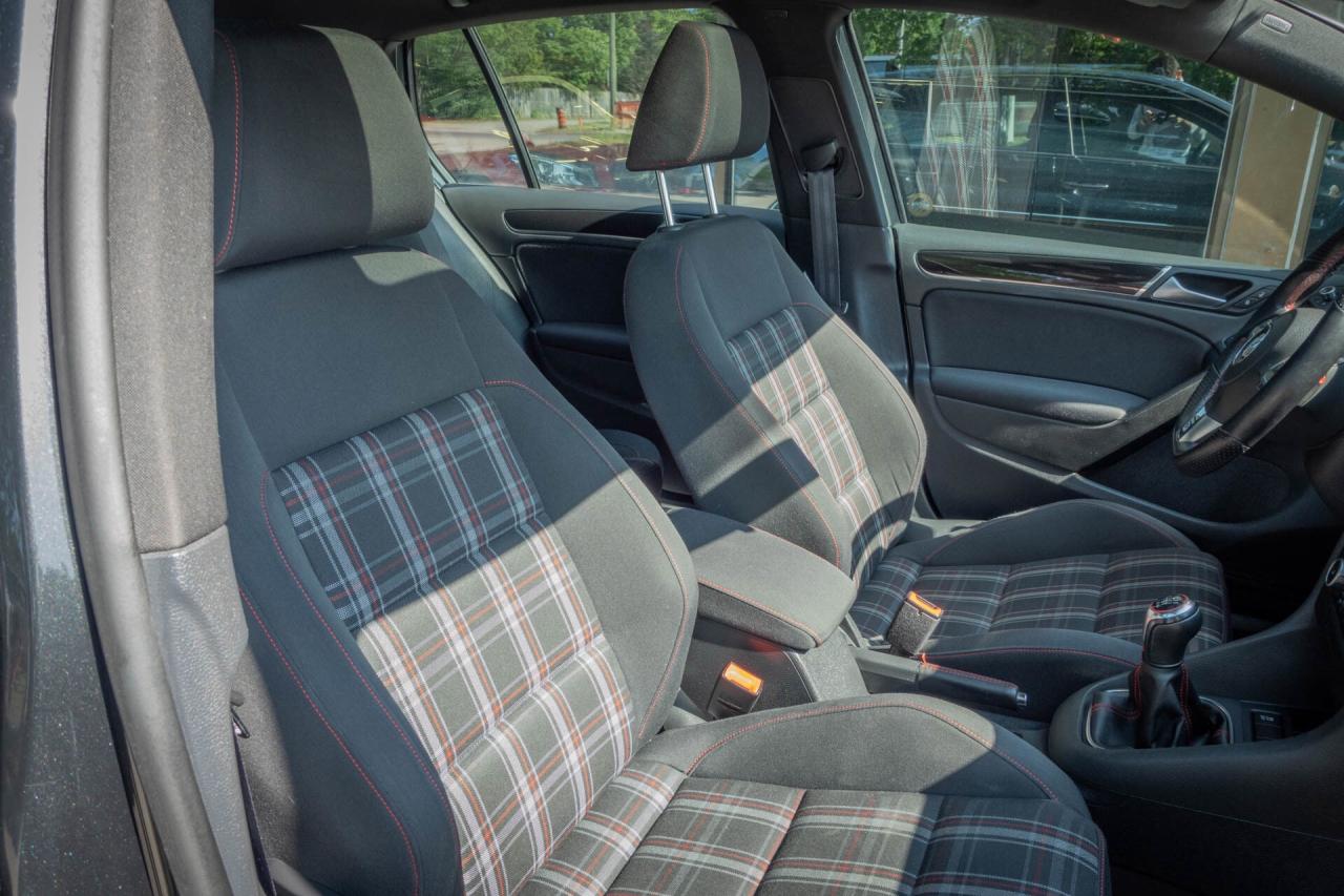 2011 Volkswagen GTI 2.0T Photo