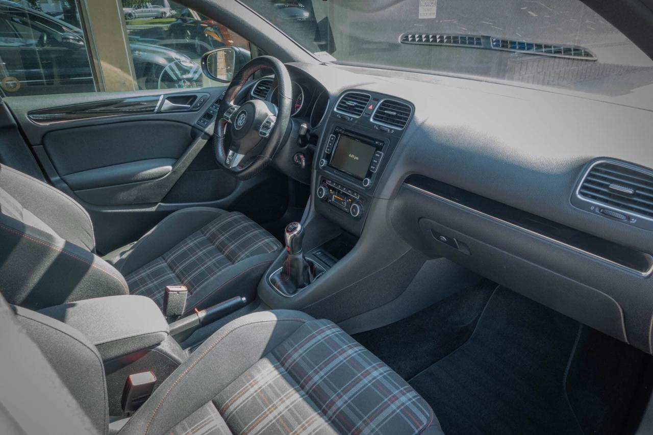 2011 Volkswagen GTI 2.0T Photo