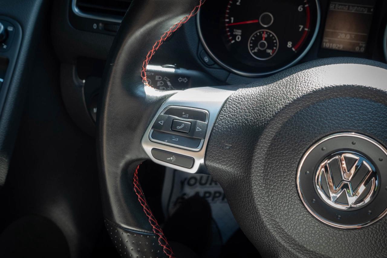 2011 Volkswagen GTI 2.0T Photo