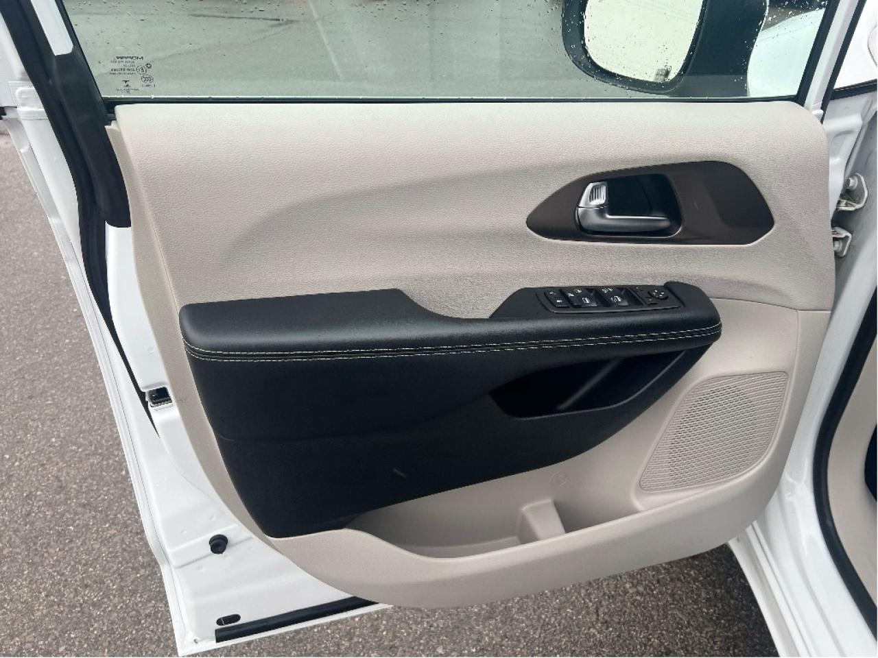 2021 Chrysler Grand Caravan *CLEAN CARFAX *ONE OWNER *LOW KMS *SAFETY TEC Photo