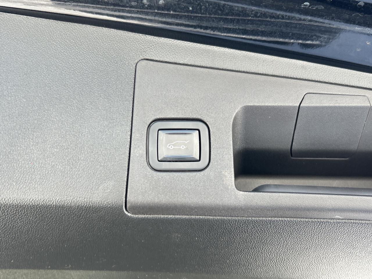 2022 Cadillac XT5 Sport AWD   Pano Roof  Heated Seats/Steering Wheel Photo