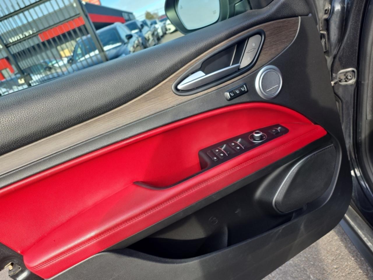 2018 Alfa Romeo Stelvio Ti AWD *RED INTERIOR / NAVIGATION / CAMERA / PANOR Photo