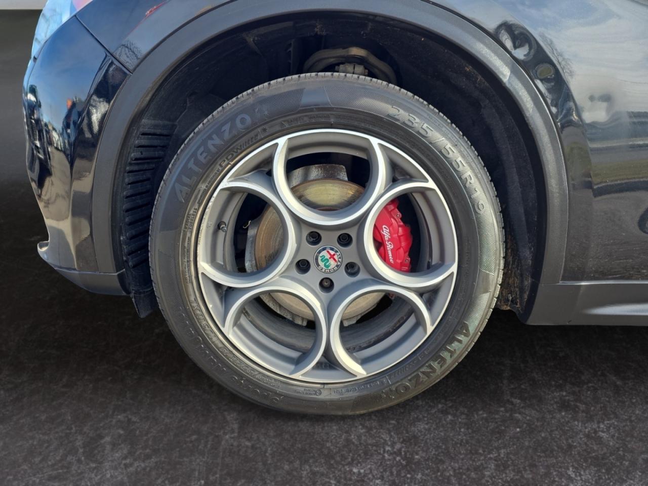 2018 Alfa Romeo Stelvio Ti AWD *RED INTERIOR / NAVIGATION / CAMERA / PANOR Photo