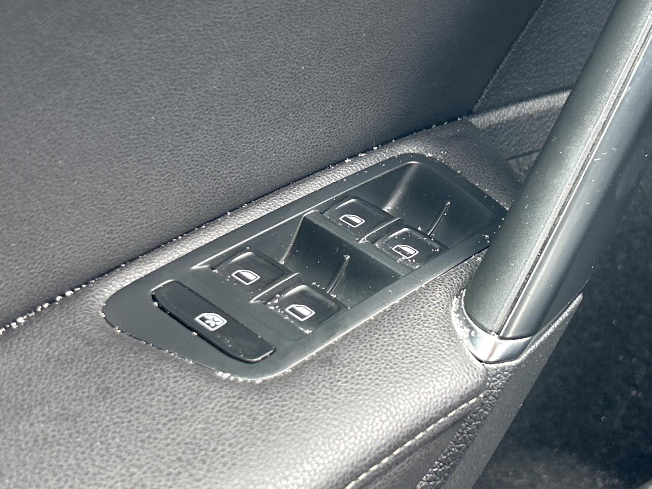 2015 Volkswagen Golf 1.8 TSI Comfortline   Leather   Heated Seats Photo