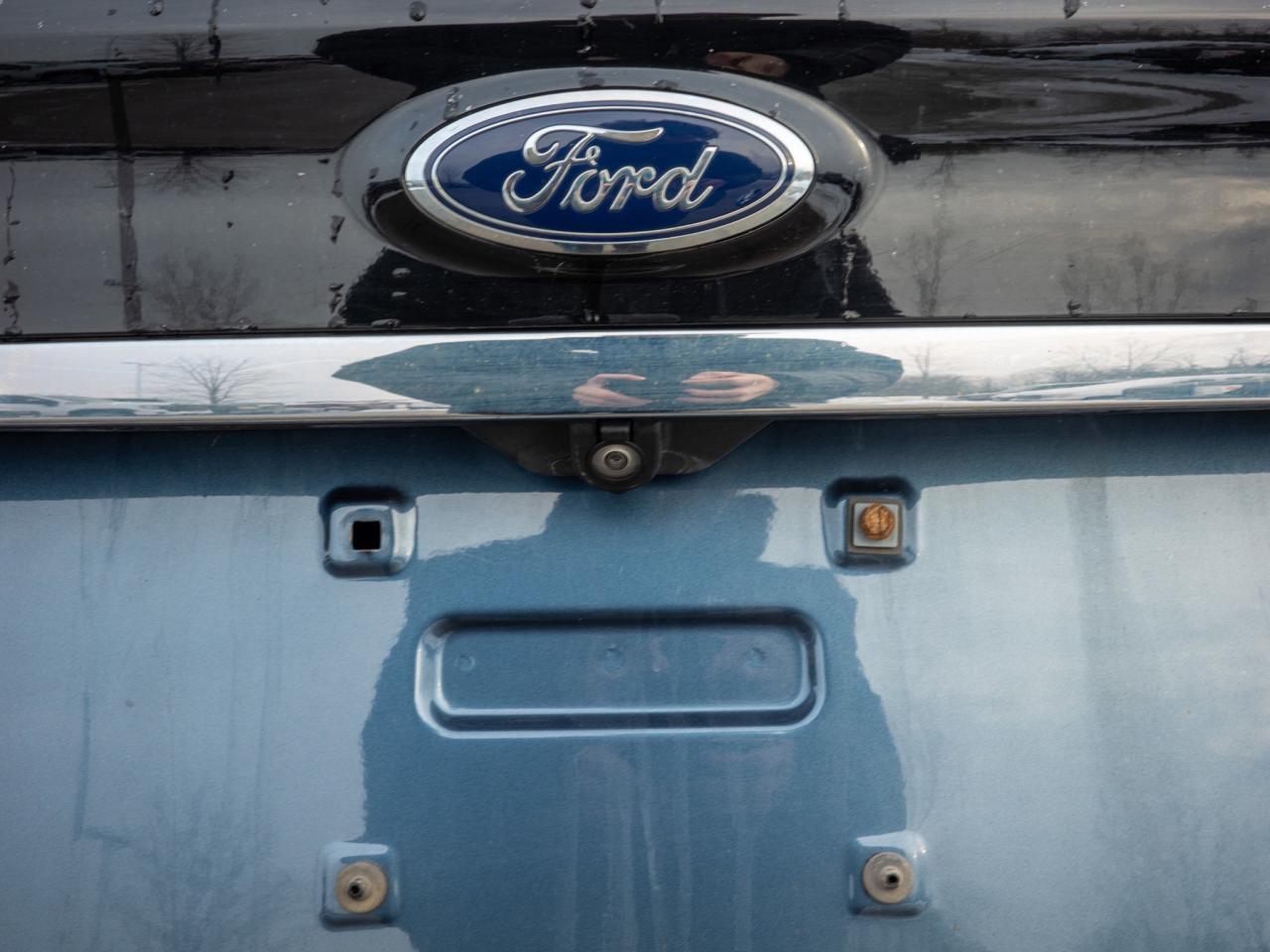 2019 Ford Edge SEL - Power Liftgate Heated Mirrors Photo