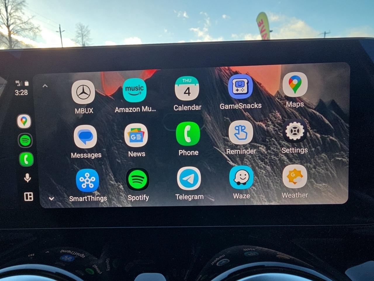 2025 Mercedes-Benz EQB EQB 300 4MATIC * NO ACCIDENTS / 1 OWNER / DRIVER A Photo