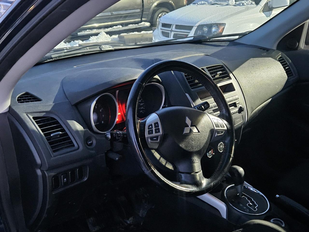 2011 Mitsubishi RVR 4WD 4dr CVT SE Photo