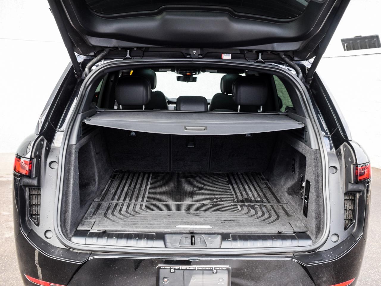 2023 Land Rover Range Rover Sport DYNAMIC SE BLACK PACK 22's COOLED SEATS Photo