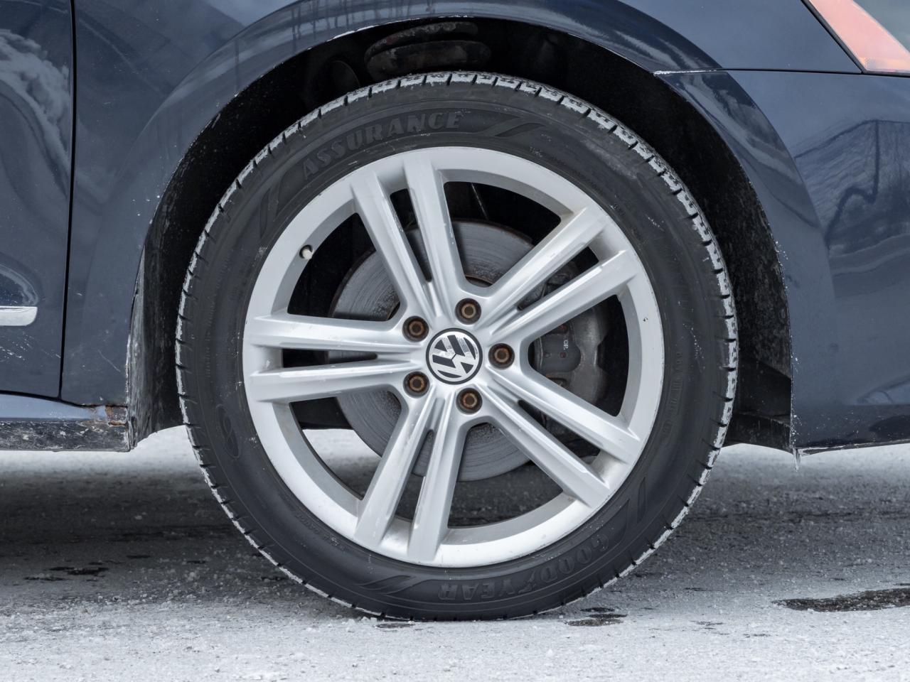 2014 Volkswagen Passat 1.8 TSI  Highline, NAVI, CAMERA, LEATHER, SUNROOF Photo3