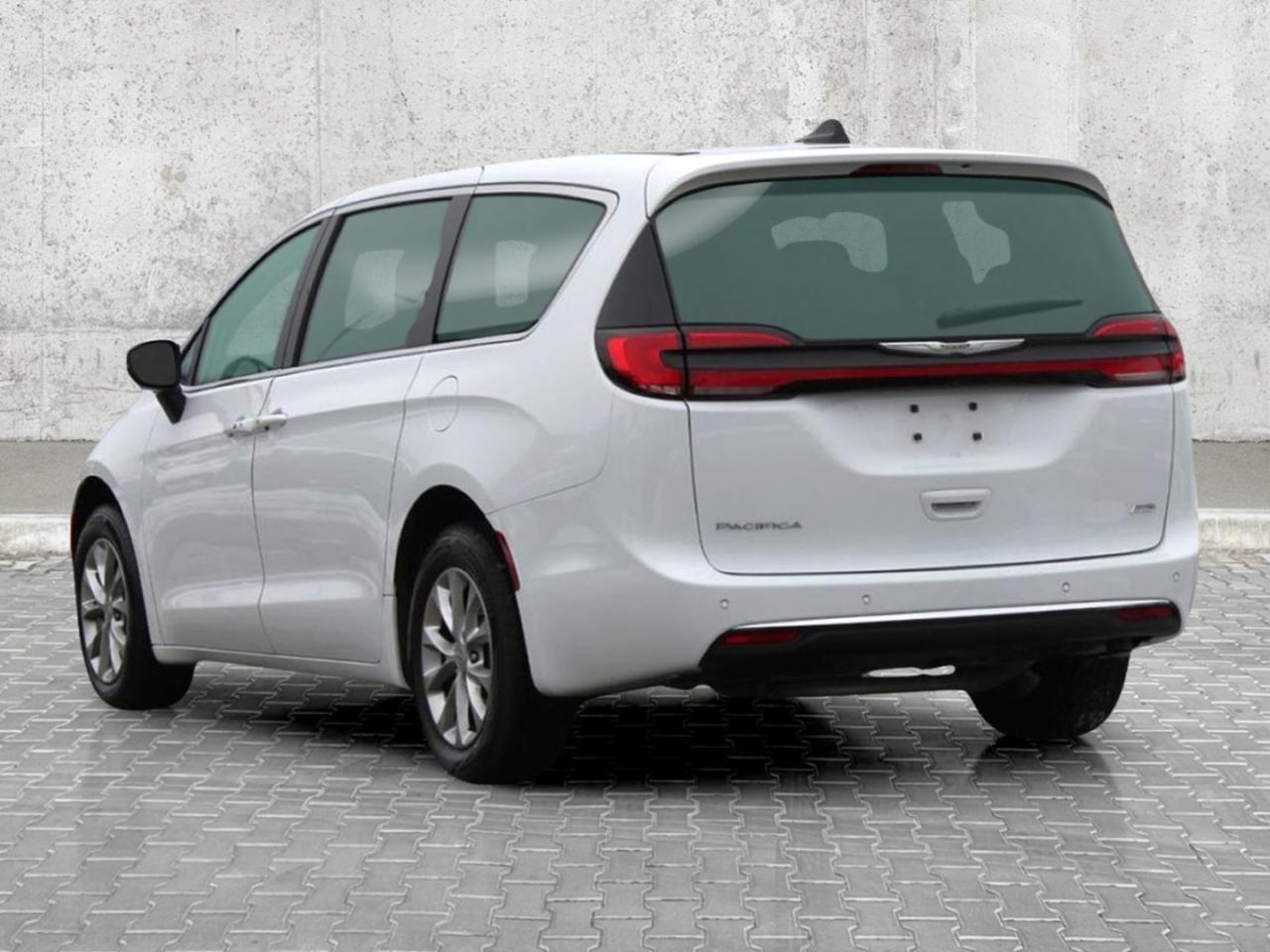 2023 Chrysler Pacifica TOURING L AWD Photo