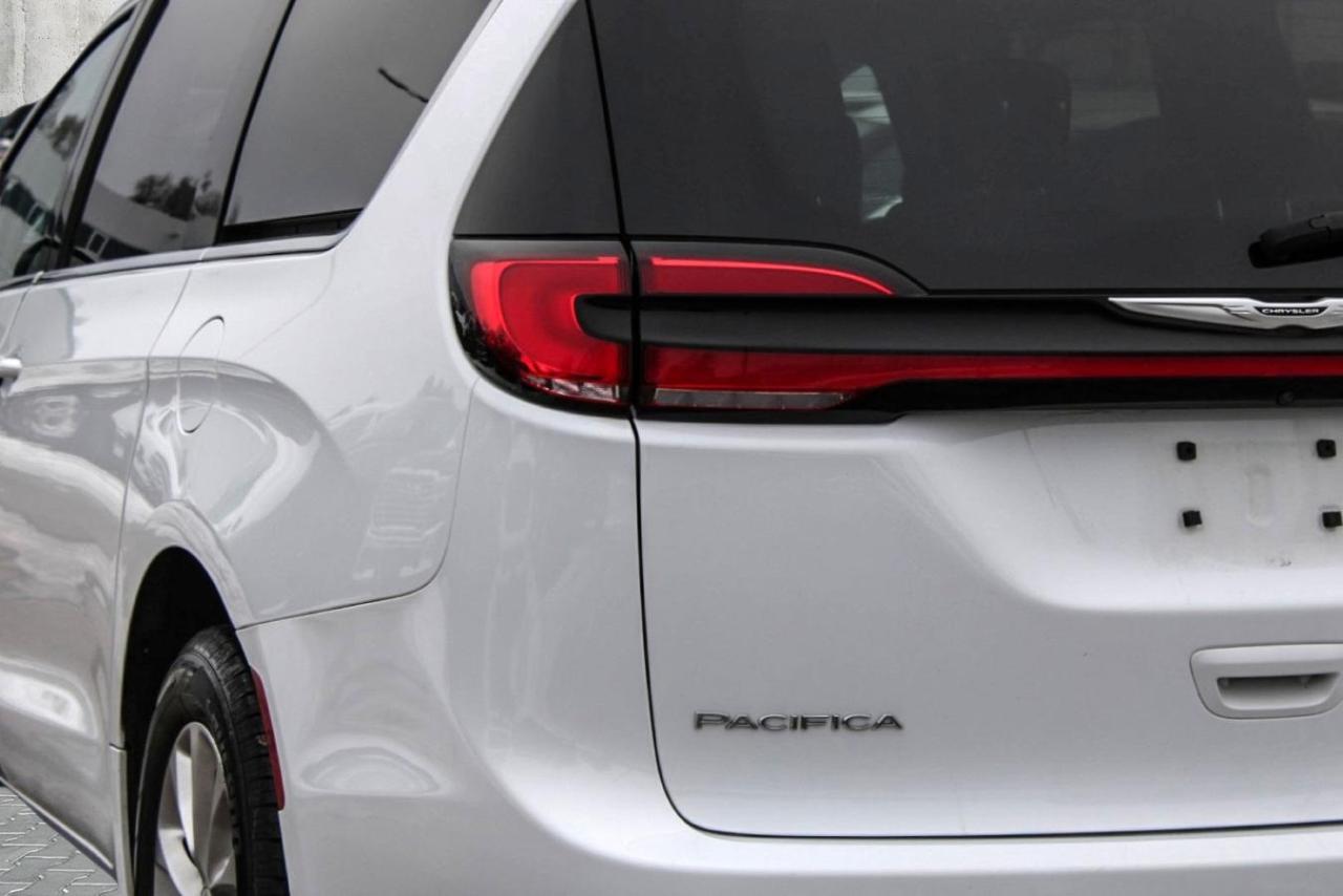 2023 Chrysler Pacifica TOURING L AWD Photo