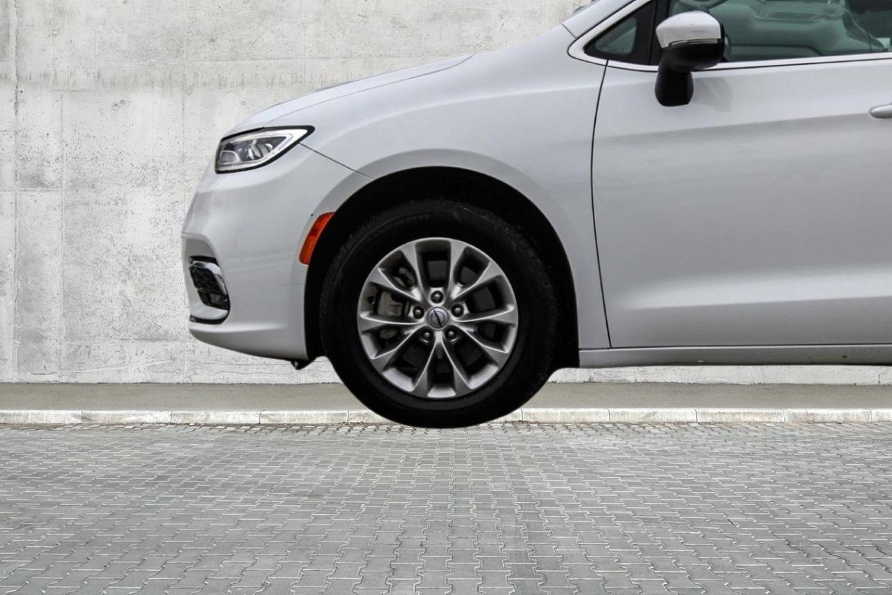 2023 Chrysler Pacifica TOURING L AWD Photo