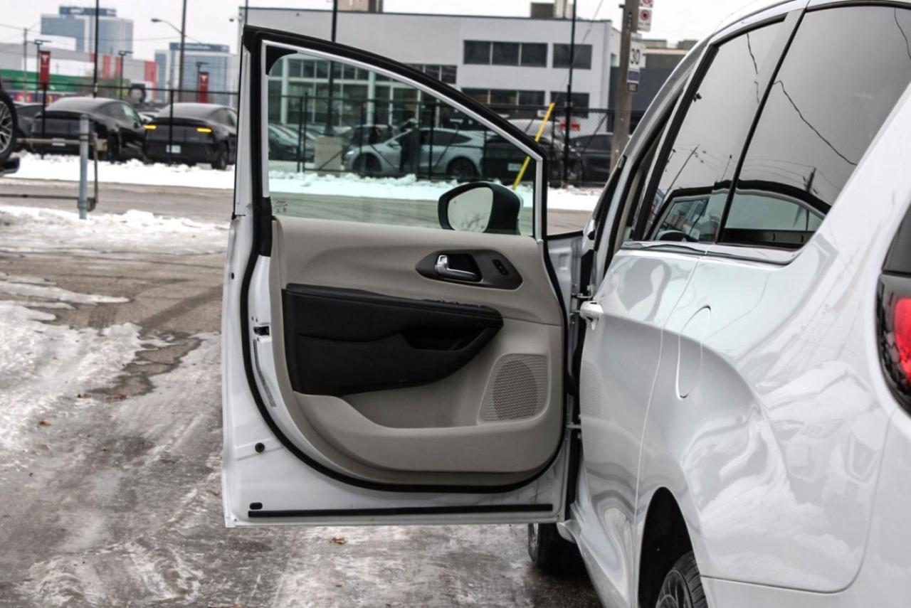 2023 Chrysler Pacifica TOURING L AWD Photo