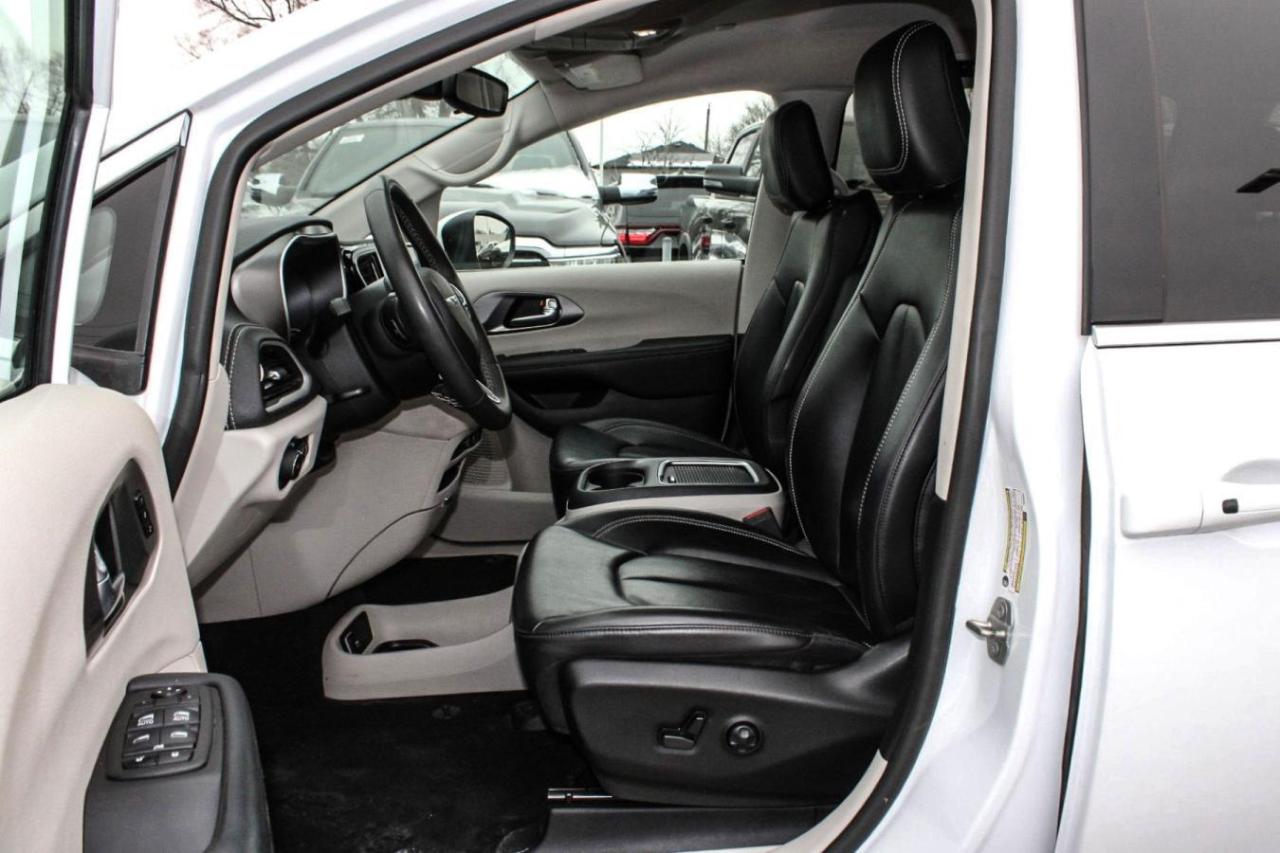 2023 Chrysler Pacifica TOURING L AWD Photo