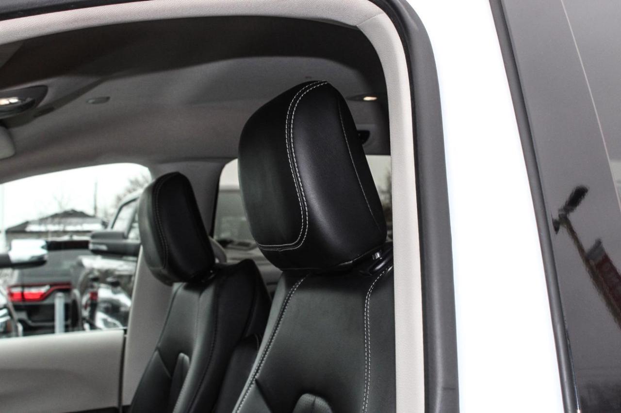 2023 Chrysler Pacifica TOURING L AWD Photo