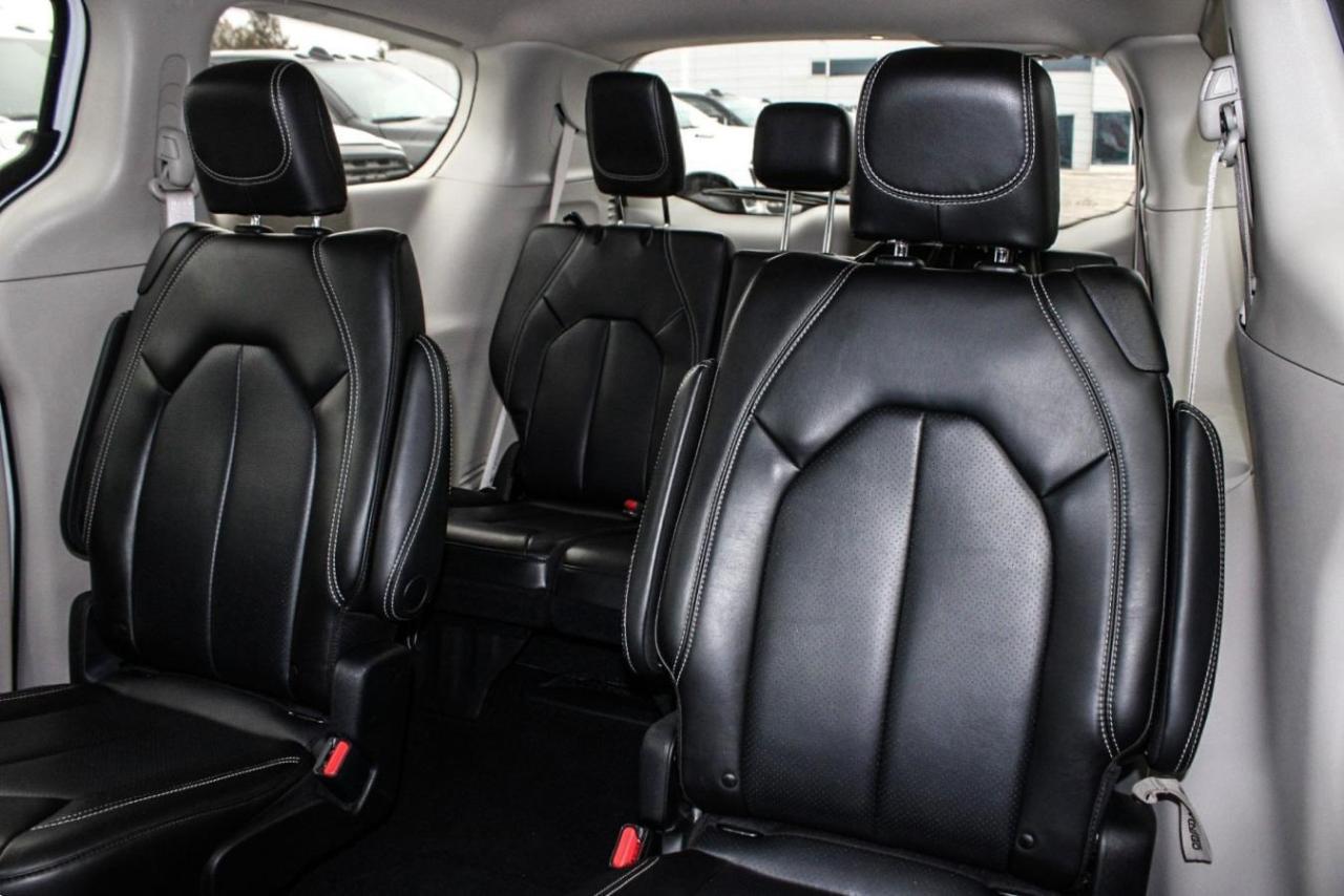 2023 Chrysler Pacifica TOURING L AWD Photo