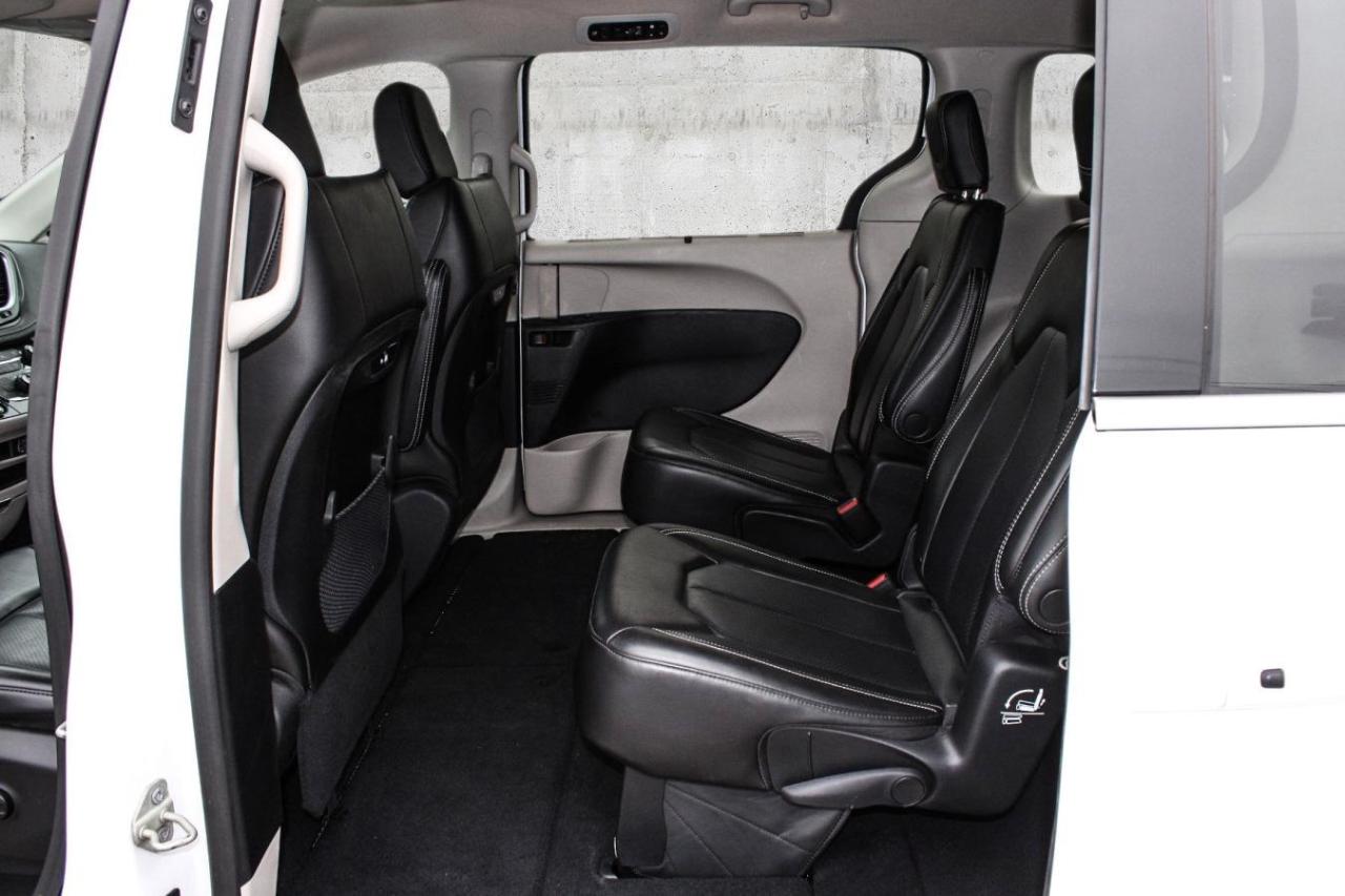 2023 Chrysler Pacifica TOURING L AWD Photo