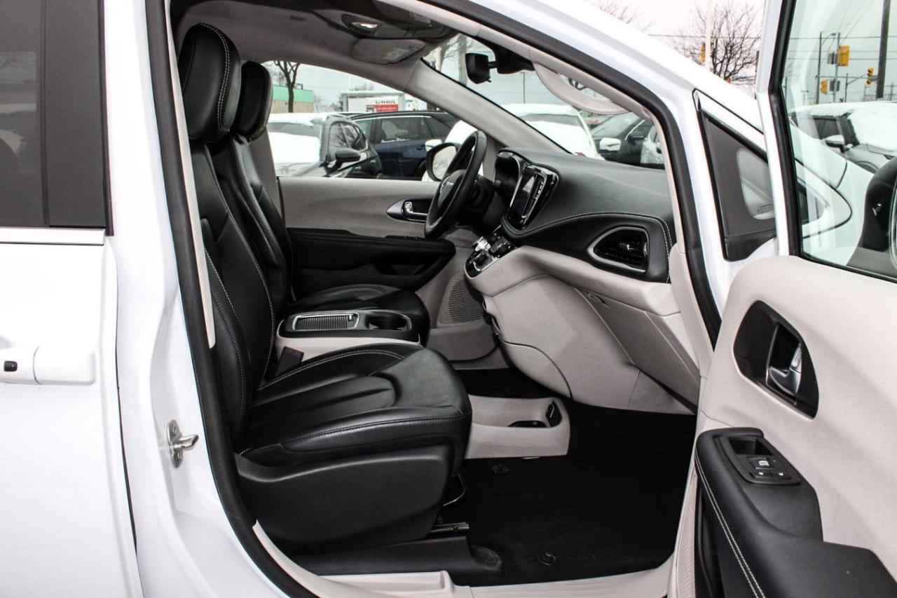 2023 Chrysler Pacifica TOURING L AWD Photo