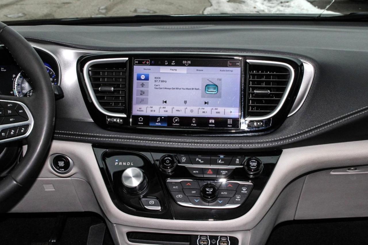 2023 Chrysler Pacifica TOURING L AWD Photo