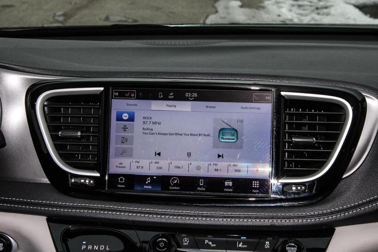 2023 Chrysler Pacifica TOURING L AWD Photo