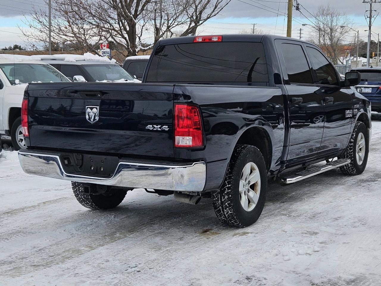 2017 RAM 1500 4WD Crew Cab 140.5  ST Photo3