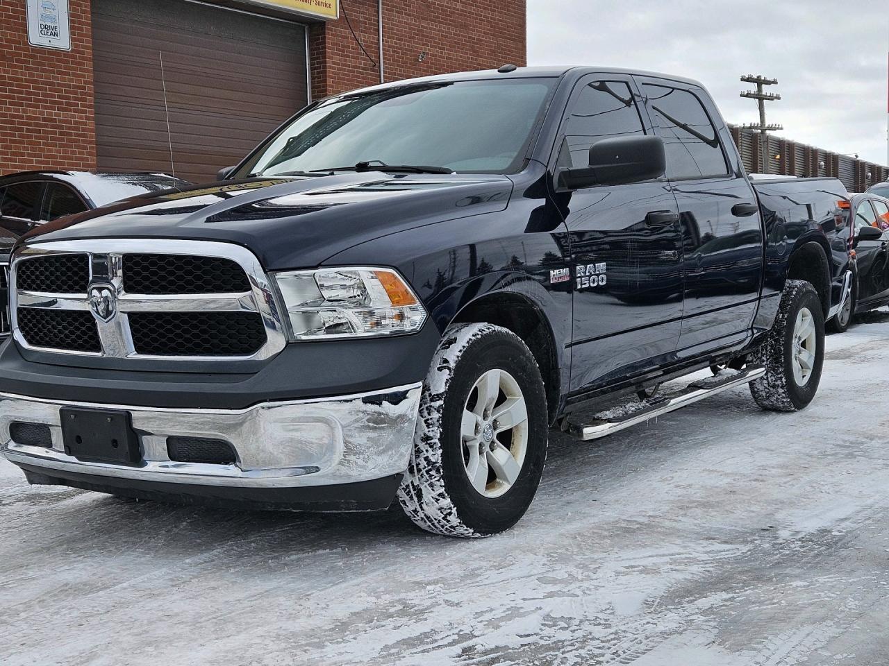 2017 RAM 1500 4WD Crew Cab 140.5  ST Photo2