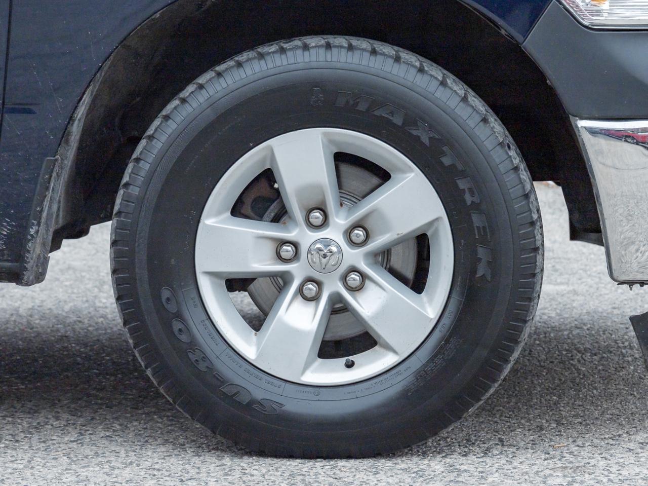 2017 RAM 1500 4WD Crew Cab 140.5 ST, No Accident Photo3