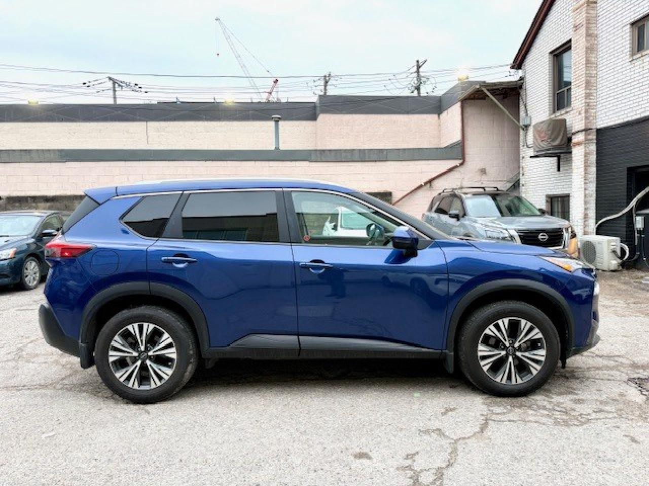 2023 Nissan Rogue SV AWD, MOONROOF, APPLE CARPLAY, PRO-PILOT, XM Photo
