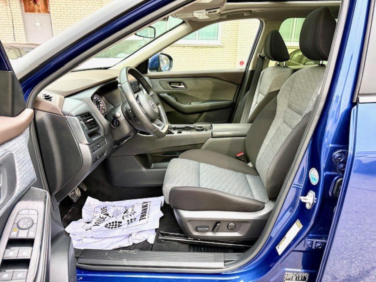 2023 Nissan Rogue SV AWD, MOONROOF, APPLE CARPLAY, PRO-PILOT, XM Photo