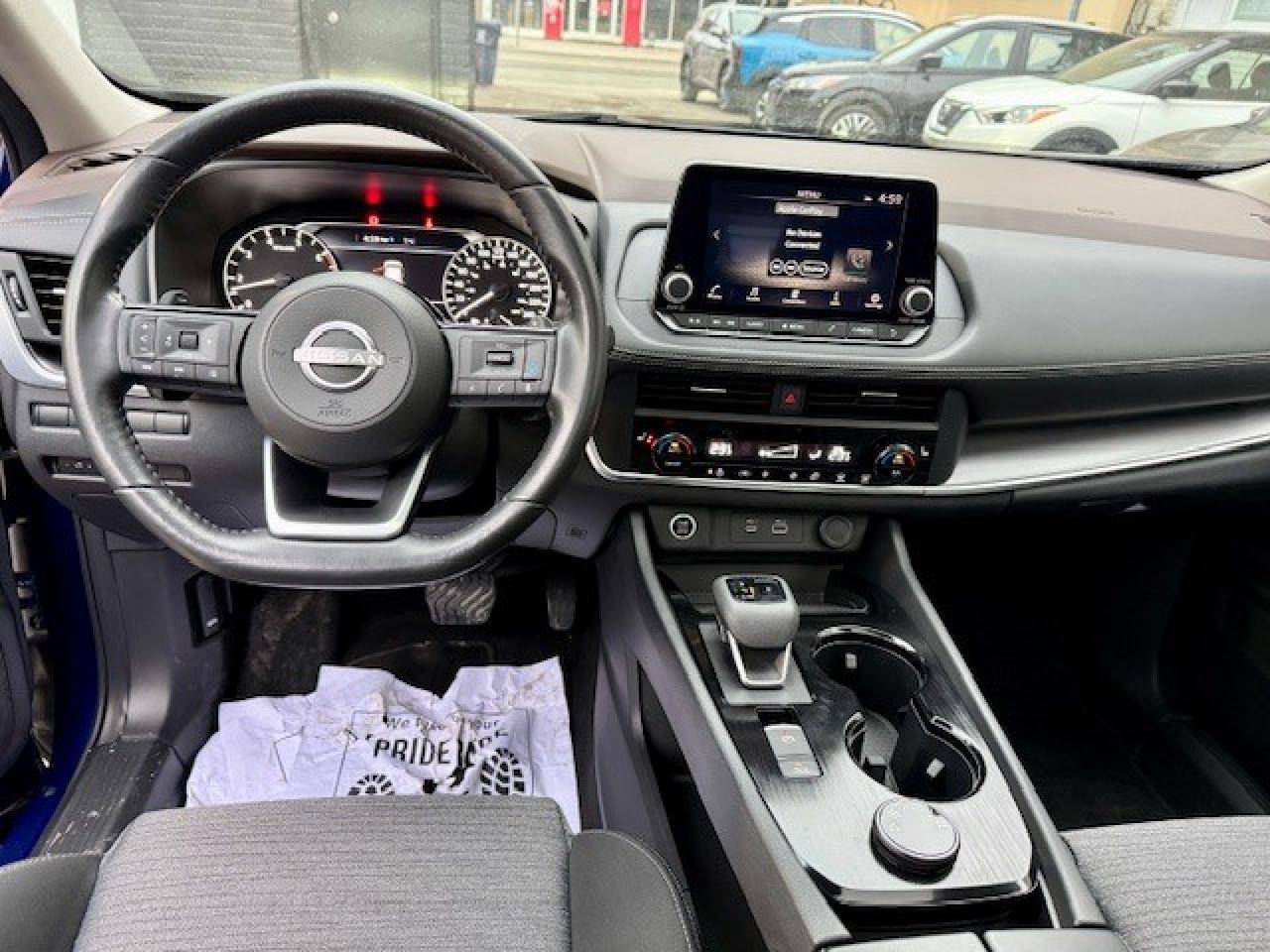 2023 Nissan Rogue SV AWD, MOONROOF, APPLE CARPLAY, PRO-PILOT, XM Photo