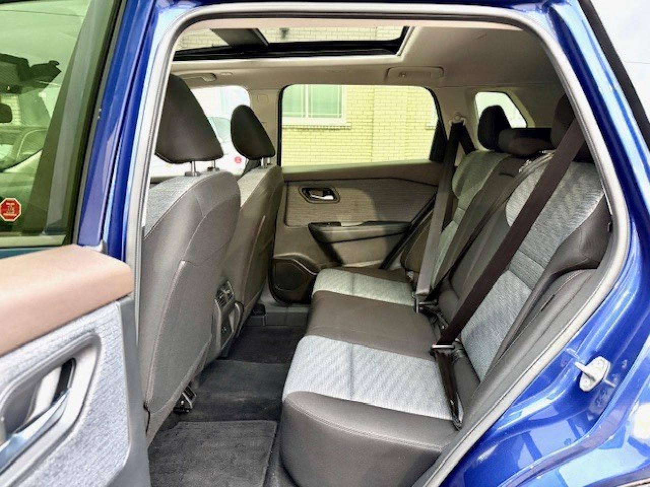 2023 Nissan Rogue SV AWD, MOONROOF, APPLE CARPLAY, PRO-PILOT, XM Photo