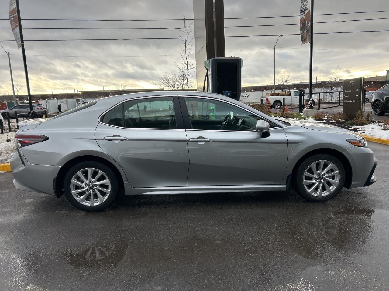 2024 Toyota Camry SE Auto   CLEAN CARFAX Photo