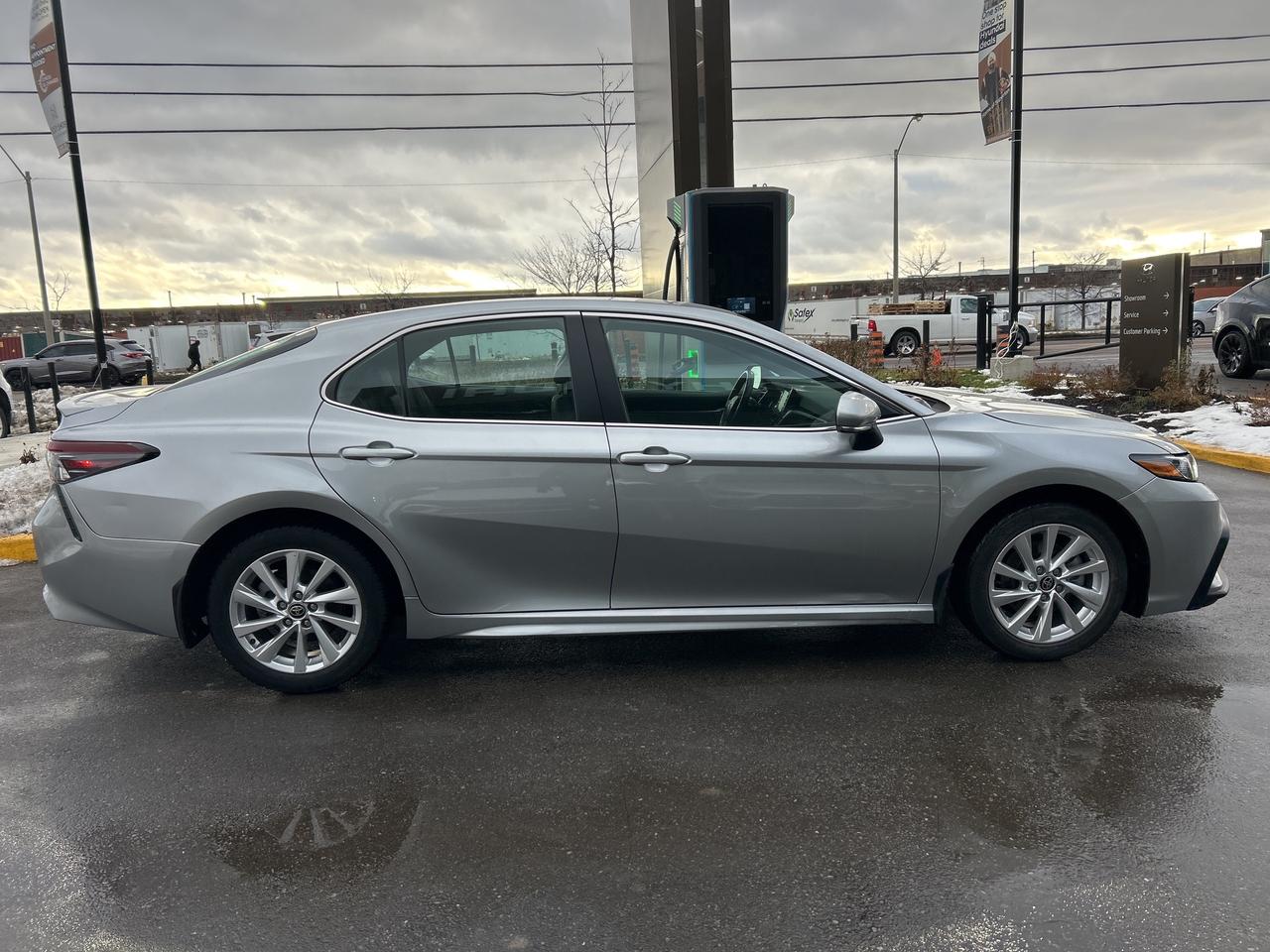 2024 Toyota Camry SE Auto   CLEAN CARFAX Photo