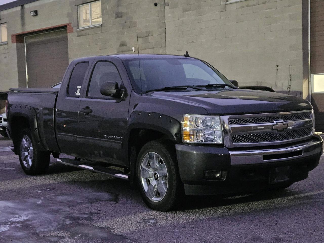 2011 Chevrolet Silverado 1500 4WD Ext Cab 143.5 LT Photo2