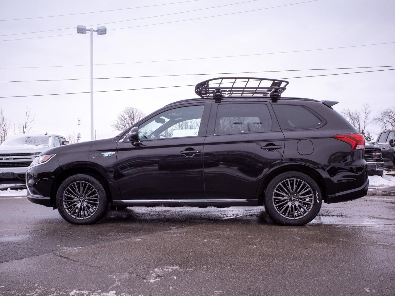 2022 Mitsubishi Outlander PHEV - Dual-Zone Climate Control   Rain Sensing Wipers Photo