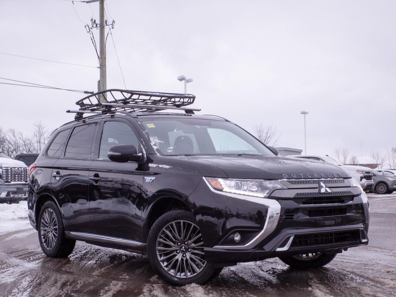 2022 Mitsubishi Outlander PHEV - Dual-Zone Climate Control   Rain Sensing Wipers Photo