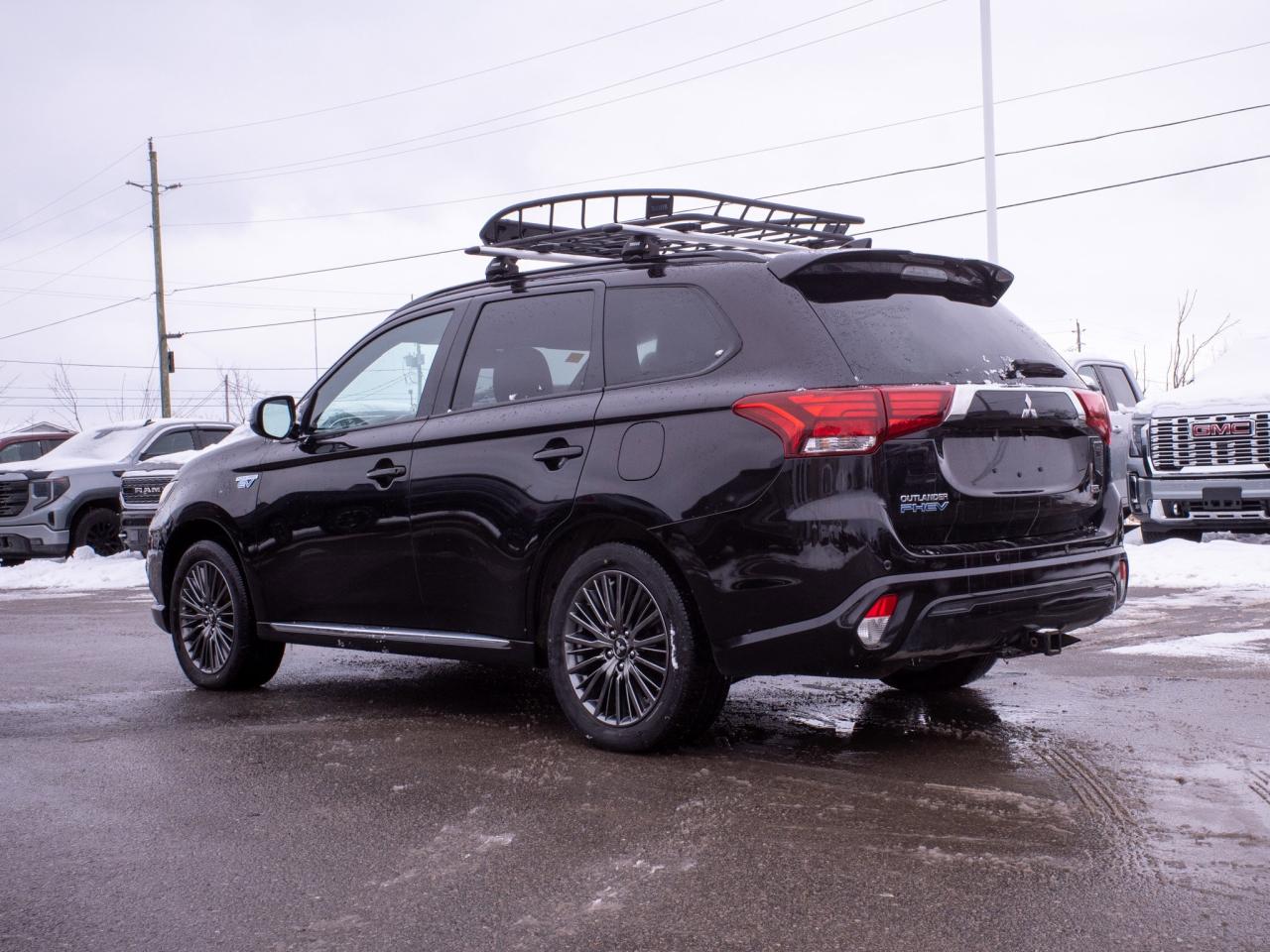 2022 Mitsubishi Outlander PHEV - Dual-Zone Climate Control   Rain Sensing Wipers Photo